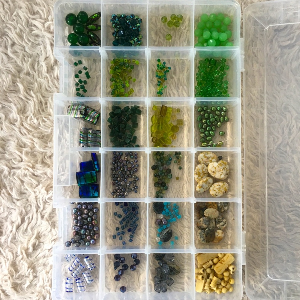 Beader’s Paradise Mixed Beads - READ DESCRIPTION